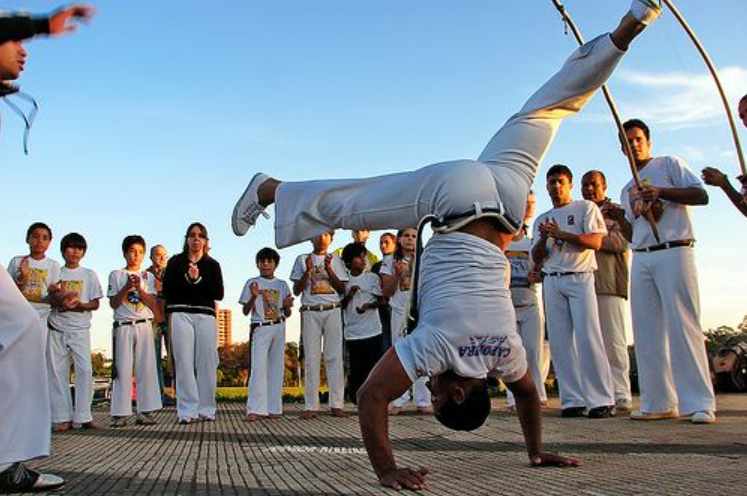 Capoeira: Dança, Luta ou Esporte